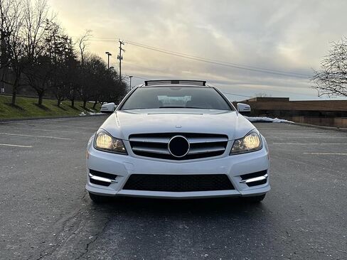 مصابيح LED نهارية بيضاء من iJDMTOY مع حواف متوافقة مع 2011-2014 Mercedes W204 C-Class C250 C300 C350 ممتص الصدمات الرياضي، نمط OEM DRL مدعوم بـ 4 قطع مصابيح LED عالية الطاقة in Saudi Arabia