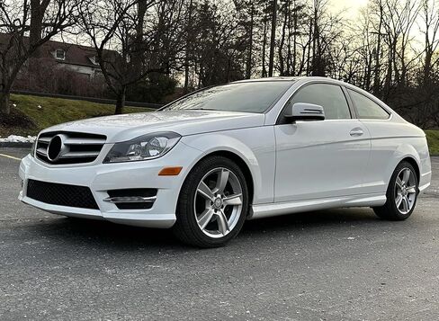 مصابيح LED نهارية بيضاء من iJDMTOY مع حواف متوافقة مع 2011-2014 Mercedes W204 C-Class C250 C300 C350 ممتص الصدمات الرياضي، نمط OEM DRL مدعوم بـ 4 قطع مصابيح LED عالية الطاقة in Saudi Arabia