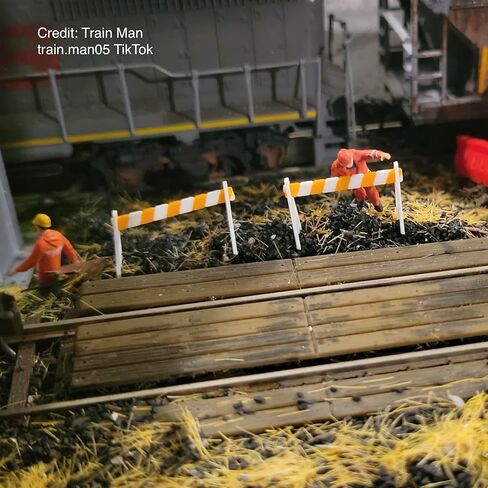 HO Scale (1:87) A-Frame Road Barricades (15 Set) – Construction Detail in Saudi Arabia