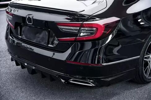 موزع المصد الخلفي لسيارة Accord LX/EX/Sport/Touring W/LED 2018-2022 مقسم الشفاه باللون الأسود اللامع، ملحقات بديلة مباشرة لـ Accord (أسود لامع) in Kuwait