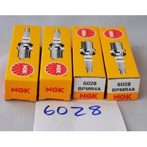 4 عبوات من شمعات الإشعال الأصلية Bpmr4a Ngk #6028 طرف لولبي in Kuwait