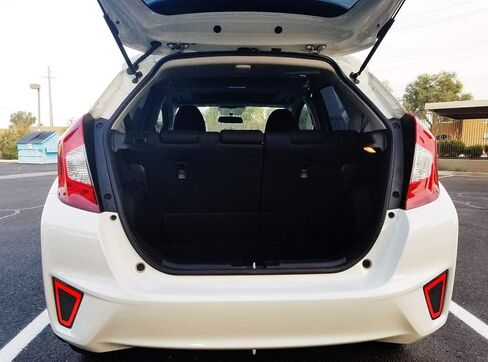 مصابيح عاكسة LED ذات عدسة حمراء من iJDMTOY متوافقة مع عدسات Honda FIT Pre-LCI 2015-2017، JDM Fluid Style، تعمل كمصابيح ضباب خلفية/أضواء تشغيل وأضواء فرامل in Saudi Arabia