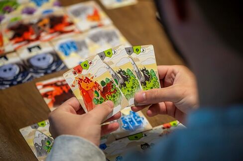 عالم غريب - فوق السحاب | لعبة بطاقة الرسم الخيالية للأطفال والكبار | اجمع فرقًا من المخلوقات الغامضة في الكون السماوي | لعبة استراتيجية سريعة | الأعمار 10+ | 1-4 لاعبين | 20 دقيقة in Kuwait