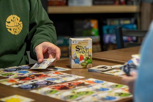 عالم غريب - فوق السحاب | لعبة بطاقة الرسم الخيالية للأطفال والكبار | اجمع فرقًا من المخلوقات الغامضة في الكون السماوي | لعبة استراتيجية سريعة | الأعمار 10+ | 1-4 لاعبين | 20 دقيقة in Kuwait