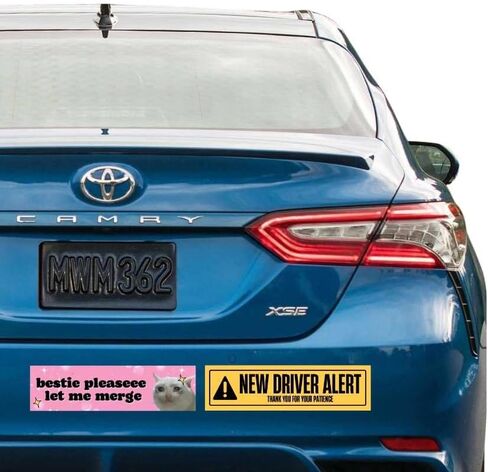ملصق Bestie Please Let Me Merge Bumper - ملصق سيارة مضحك يبكي القطة - ملصق فينيل وردي جمالي لطيف للسيارات وأجهزة الكمبيوتر المحمولة والنوافذ والمرايا - مقاوم للماء ومقاوم للحرارة وقابل للإزالة in Kuwait