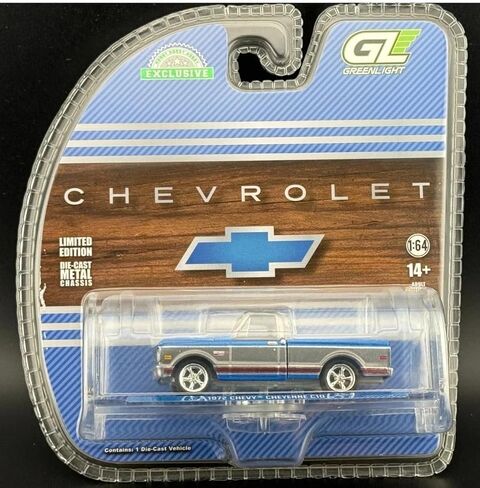 نموذج سيارة Diecast متوافق مع Greenlight 1:64 1972 Chevy Cheyenne C10 سرير قصير باللون الأزرق والرمادي، شاحنة موديل إصدار محدود 30567 in Saudi Arabia