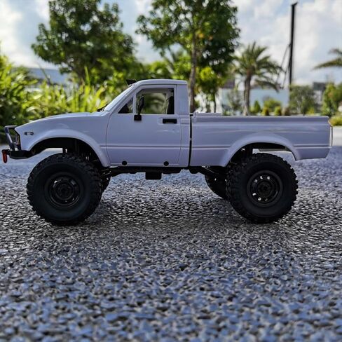 مقطورة عسكرية WPL B36-3 1/16 RC مع مصابيح أمامية LED، شاحنة للطرق الوعرة 2.4G كاملة النسب 4WD RC، هدايا لعشاق نماذج السيارات الكهربائية (بطاريتان) in Kuwait