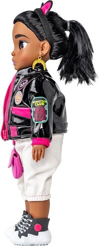 دمى SHE'S THAT GIRL Dolls™ Sage مقاس 18 بوصة ذات جسم ناعم مع طراز حديث وإكسسوارات، للأعمار من 6 سنوات فما فوق in Saudi Arabia