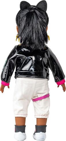 دمى SHE'S THAT GIRL Dolls™ Sage مقاس 18 بوصة ذات جسم ناعم مع طراز حديث وإكسسوارات، للأعمار من 6 سنوات فما فوق in Saudi Arabia