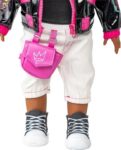 دمى SHE'S THAT GIRL Dolls™ Sage مقاس 18 بوصة ذات جسم ناعم مع طراز حديث وإكسسوارات، للأعمار من 6 سنوات فما فوق in Saudi Arabia
