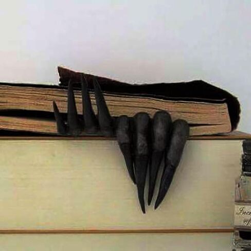Scary Ghost Hands Bookshelf Room Decor, Halloween Indoor Decorations for Bookshelf, Gothic Demon Claws Bookmarks Decorations Halloween Room Decor, Black in Saudi Arabia