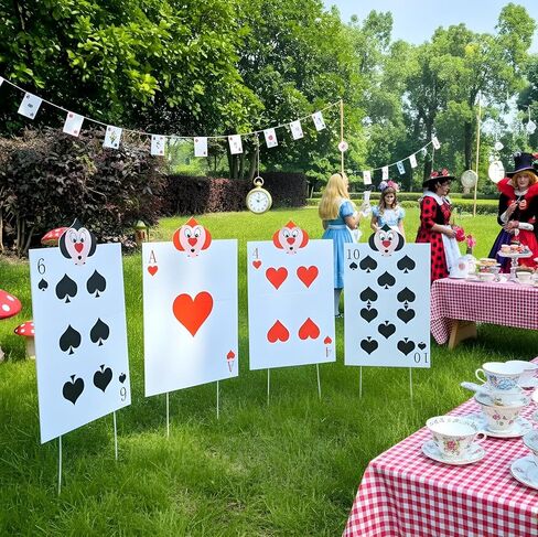 ديكورات حفلات أليس ديكور حفلات بلاد العجائب، إكسسوارات ملكة القلوب، 4 قطع لافتات ساحة جنود الملكة مع أوتاد ديكور حفلات بطابع أليس، لافتة حديقة كبيرة للأماكن الداخلية والخارجية in Kuwait