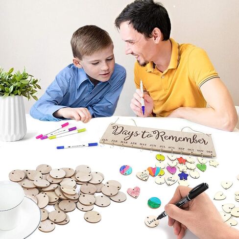 لوحة عيد ميلاد عائلية للتعليق على الحائط، لافتات تقويم لتذكير عيد الميلاد مع 100 علامة خشبية هي طريقة رائعة لتتبع أعياد ميلاد العائلة - يوم للتذكر in Saudi Arabia