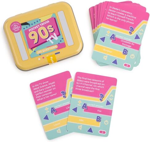 لعبة TV Trivial Pursuit - مجموعة ألعاب البطاقات الممتعة والصعبة في التسعينات المكونة من 60 بطاقة مع 120 سؤال - ألعاب الجيب سهلة اللعب in Kuwait