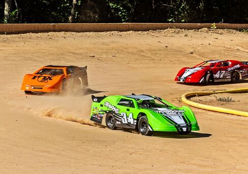 Traxxas Slash Late Model BL-2s Pink in Saudi Arabia