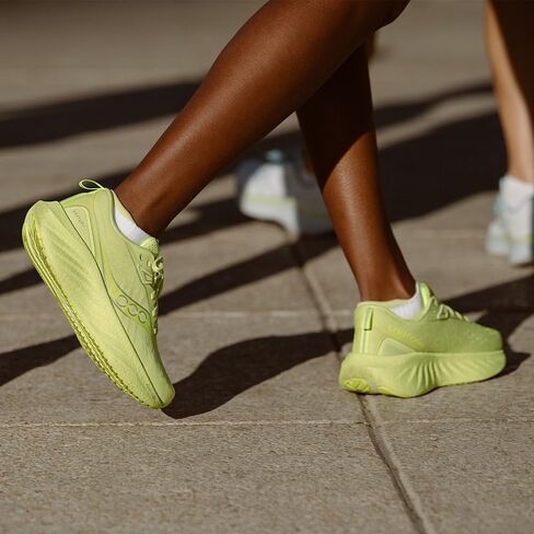 حذاء رياضي للسيدات من Saucony Triumph 22 GTX، ميراج/كحلي، 10 in Saudi Arabia