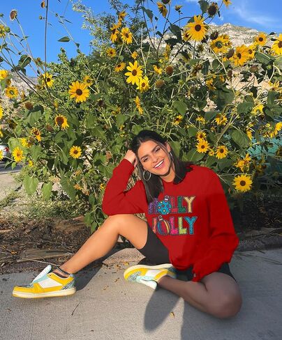 FAYALEQ Merry Christmas Sweatshirt for Women Christmas Light Long Sleeve Shirt Xmas Holiday Crewneck Pullover Tops in Kuwait