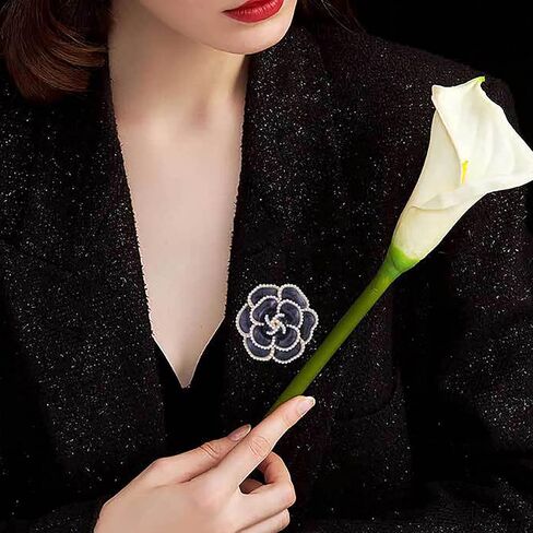 دبوس بروش على شكل وردة سوداء على شكل بتلات لؤلؤية، بروش انيق ورائع للنساء لحفلات الزفاف والولائم والقمصان والفساتين، معدن، لؤلؤ صناعي in Kuwait