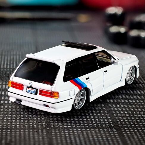 Hot Wheels 1990 BMW 318i Touring Collectors Elite 64 in Saudi Arabia
