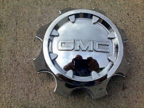 جنرال موتورز OEM جي إم سي سييرا 2500 3500 HD 2011-2015 غطاء مركز العجلة HUBCAP 9597794 in Saudi Arabia