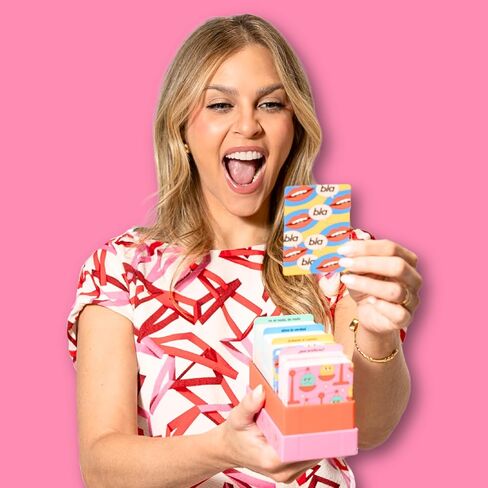 Deja el Chou Spanish Card Game - 400 Preguntas for Adults 16+ | Party Questions Game in Spanish Language | Get to Know Your Friends - Based on Daniela Di Giacomo's Podcast in Saudi Arabia