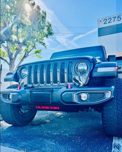 Custom (* RUBICON *) Skid Plate Compatible With Jeep Wrangler 2018-2025 & Jeep Gladiator 2020-2025 With Texture Powder Coating. Black With Red Emblem in Saudi Arabia