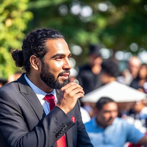 Hat Trick Magic Red Back Svengali Deck and Bite Out Quarter Trick Kit Includes Replacement Rubber Bands in Kuwait