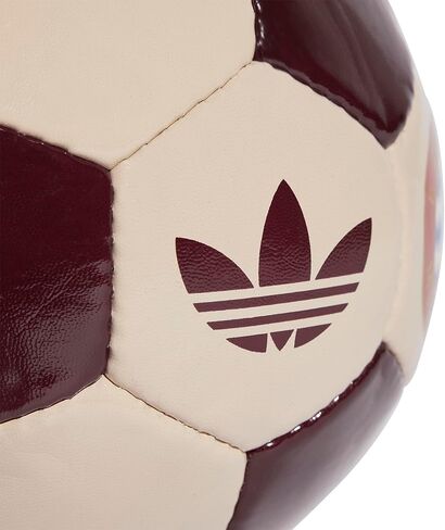 كرة adidas Away Club - ادعم فريقك المفضل: ريال مدريد، آرسنال، بايرن ميونيخ، يوفنتوس، مانشستر يونايتد، مستوحاة من ريترو، تتطلب التضخم، مقاس 5 in Saudi Arabia