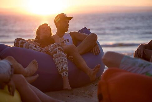 Fatboy Lamzac the Original Version 1 Inflatable Lounger with Carry Bag, Inflatable Couch for Indoor or Outdoor Hangout or Inflatable Lounge Air Chair - Black in Kuwait