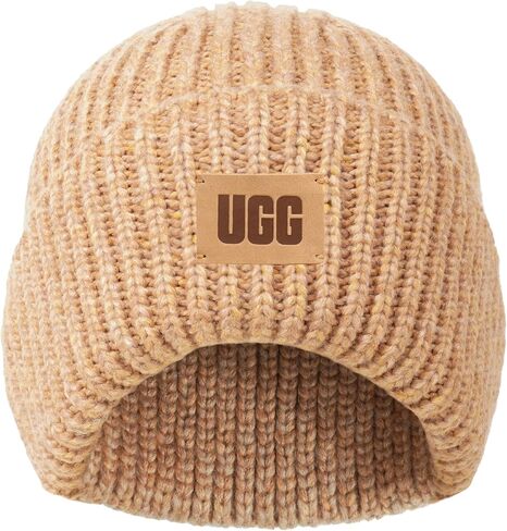 قبعة صغيرة مضلعة مكتنزة للأطفال من UGG مع تاج بدون خياطة، نسيج ناعم مضلع، ورقعة شعار جلدية in Kuwait