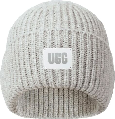 قبعة صغيرة مضلعة مكتنزة للأطفال من UGG مع تاج بدون خياطة، نسيج ناعم مضلع، ورقعة شعار جلدية in Kuwait