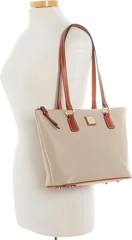 حقيبة يد Dooney & Bourke، حقيبة صغيرة بسحاب من Pebble Grain in Saudi Arabia