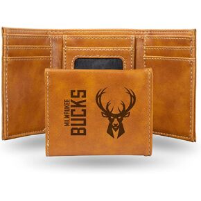 محفظة Rico Industries NBA Milwaukee Bucks للرجال بنية ثلاثية الطي - شعار الفريق الفاخر 9 جيوب محفور بالليزر على جلد نباتي - تصميم بسيط، نافذة لبطاقة الهوية، حامل بطاقة الائتمان - هدية مثالية للرجال in Saudi Arabia