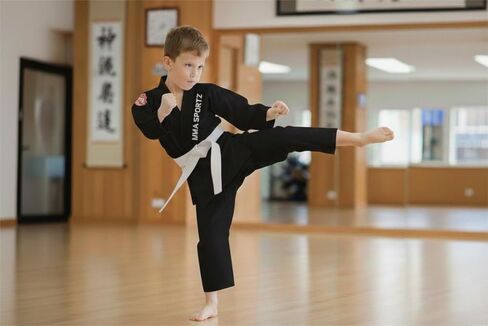 جي جيتسو البرازيلية (BJJ) خفيفة الوزن للتدريب للأطفال | مزيج من القطن والبوليستر بنسبة 100% | مع الحزام الأبيض مجاناً in Kuwait