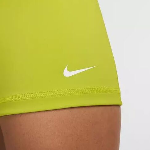 شورت نسائي من Nike للتدريب/اللياقة البدنية مقاس 3 بوصات ضاغط/Biker. صبار لامع (أخضر/أصفر)، مقاس كبير in Kuwait