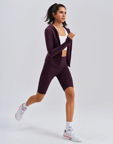سترة رياضية قصيرة للنساء من K-Swiss - قمصان خفيفة الوزن ذات مقاس نحيف بسحاب - سترات رياضية بغطاء للرأس وفتحات للإبهام in Kuwait