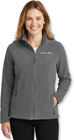 سترة صوفية مطرزة بسحاب مخصصة للممرضات من COUPLEHOODIES تحمل الاسم - هدية للممرضات أو العاملين في مجال الرعاية الصحية أو الطاقم الطبي in Kuwait