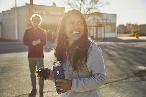 زجاجة مياه معزولة من الستانلس ستيل من هايدرو فلاسك - فوهة قياسية، 21 اونصة، وودستوف in Kuwait