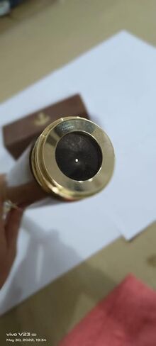 تلسكوب يدوي من النحاس ذو أنبوب خشبي من Spyglass مع صندوق خشبي صغير مزين بالنحاس على شكل قرصان عتيق in Kuwait