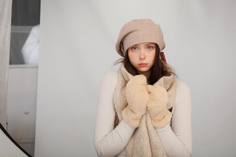 قفازات من الفرو الصناعي فائقة النعومة (18-801) in Kuwait