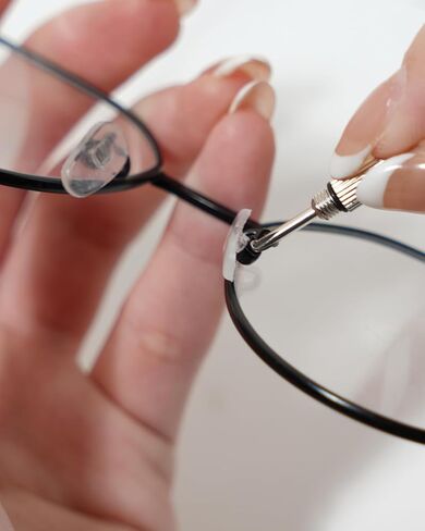 مجموعة إصلاح النظارات الزرقاء مكونة من 1000 قطعة - علبة إصلاح النظارات مكونة من 32 فتحة مع براغي للأب، ومنصات الأنف، والمفكات، وأدوات النظارات والنظارات الشمسية in Saudi Arabia