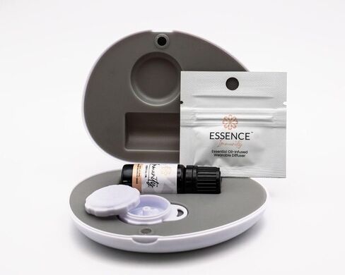 حقيبة سفر Essence Pearl - طقم علاج عطري يمكن ارتداؤه مع حلقات ناشرة للأنف، وخليج نقع، وزيت عطري 5 مل - مجموعة هدايا صحية محمولة للعناية الذاتية in Kuwait