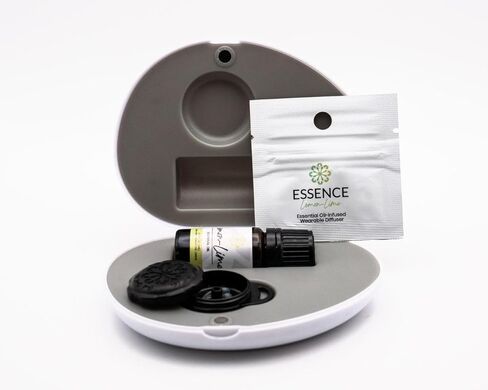 حقيبة سفر Essence Pearl - طقم علاج عطري يمكن ارتداؤه مع حلقات ناشرة للأنف، وخليج نقع، وزيت عطري 5 مل - مجموعة هدايا صحية محمولة للعناية الذاتية in Kuwait