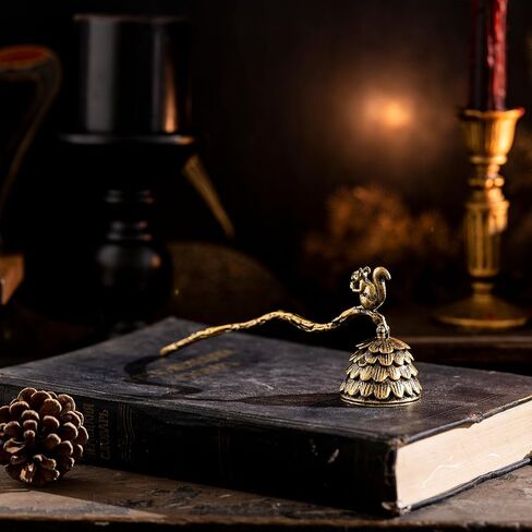 We Moment Candle Snuffer، طفاية شموع بمقبض طويل، طفاية لهب فتيل على الطراز القديم لإخماد لهب الشمعة بأمان، ملحق طفاية شموع على شكل سنجاب من كوز الصنوبر لمحبي الشموع in Kuwait