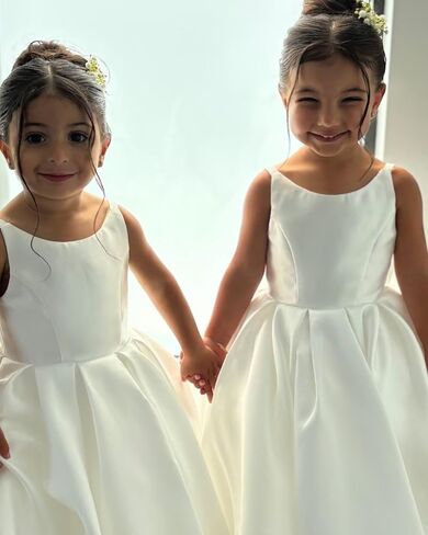 Satin Flower Girl Dress with Big Bow Elegant Sleeveless A-Line Ball Gowns Formal Communion Wedding Party Dresses in Saudi Arabia