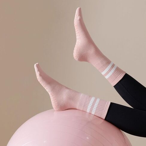 3 أزواج من جوارب البيلاتس النسائية مع مقابض جوارب اليوغا غير قابلة للانزلاق للنساء لممارسة رياضة الصالة الرياضية in Kuwait