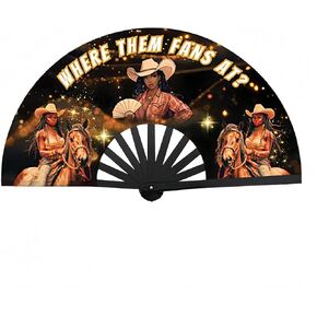 أحذية مزدوجة الجوانب على مراوح أرضية للرقص الخطي، حيث تكون مراوح كبيرة قابلة للطي للنساء in Kuwait