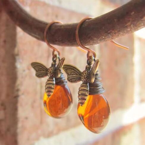 A Pair Retro Bee Earrings, Waterdrop Earrings, Trendy Waterdrop, Amber Fashionable Earring Accessories in Saudi Arabia