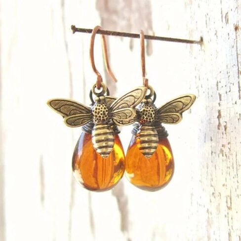 A Pair Retro Bee Earrings, Waterdrop Earrings, Trendy Waterdrop, Amber Fashionable Earring Accessories in Saudi Arabia