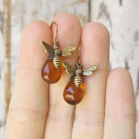 A Pair Retro Bee Earrings, Waterdrop Earrings, Trendy Waterdrop, Amber Fashionable Earring Accessories in Saudi Arabia